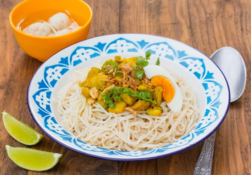 China Town Mandalay night market mount di