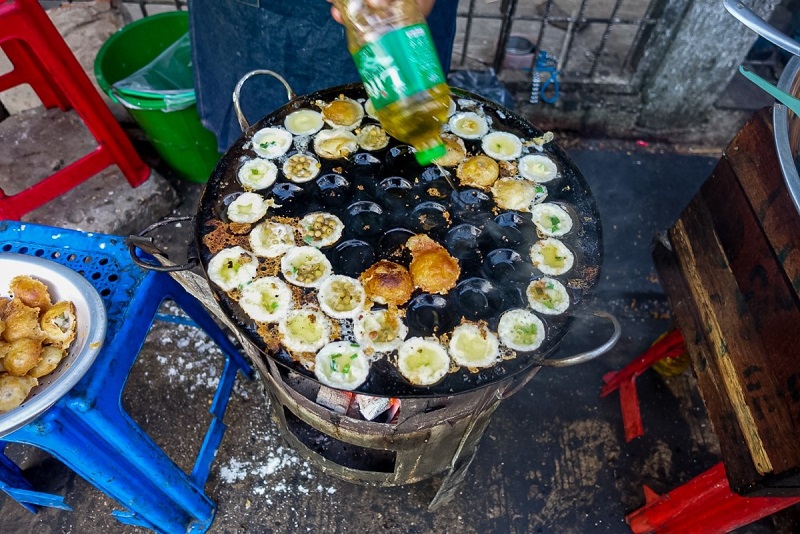 Snack Couple Yangon night market?