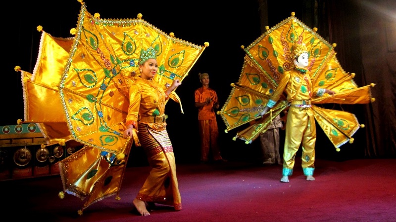 Mintha Theater Show Peacock Dance