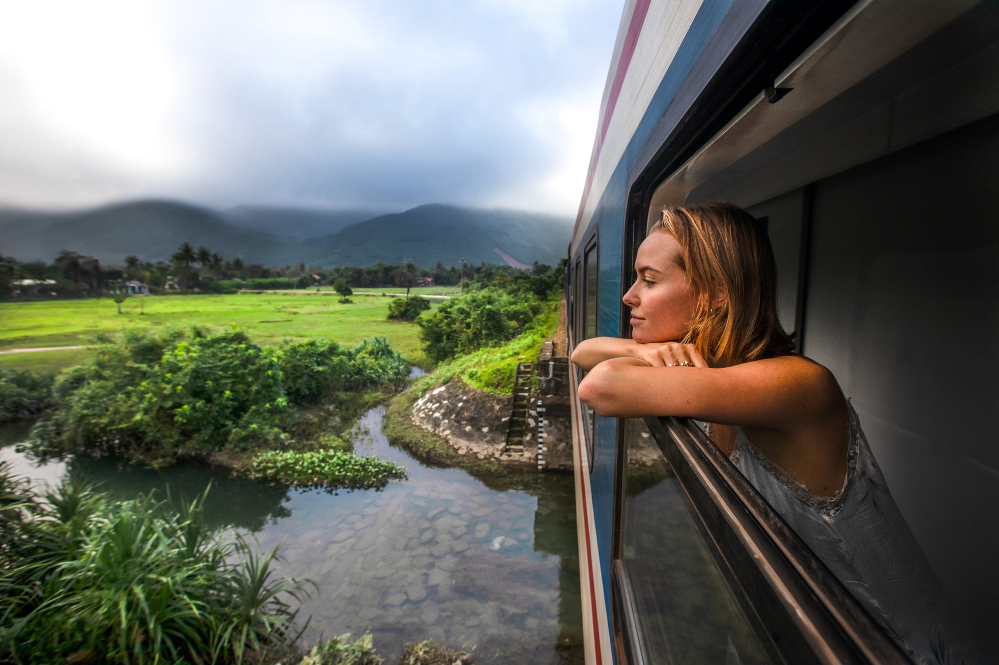 Enjoy train trip from Hue to Da Nang