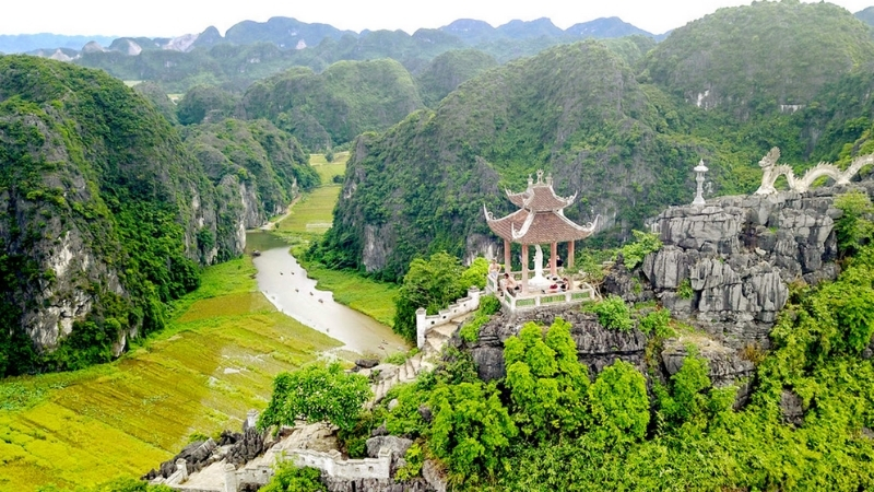 Enjoy amazing View & Photo at Mua Cave