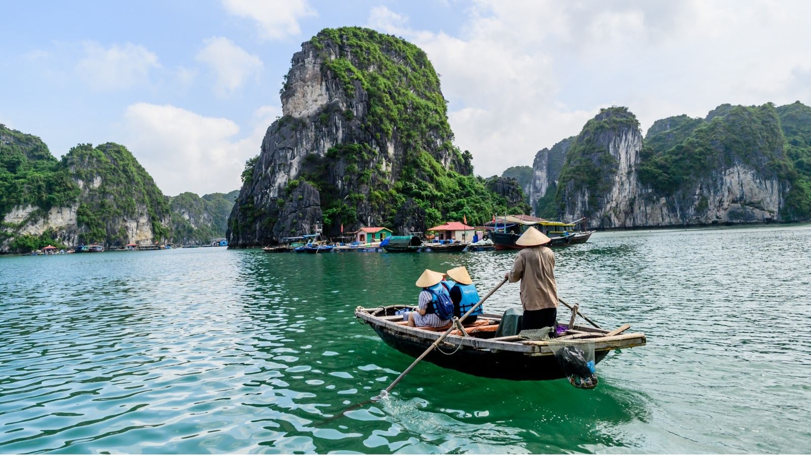 rowboat Halong Bay 