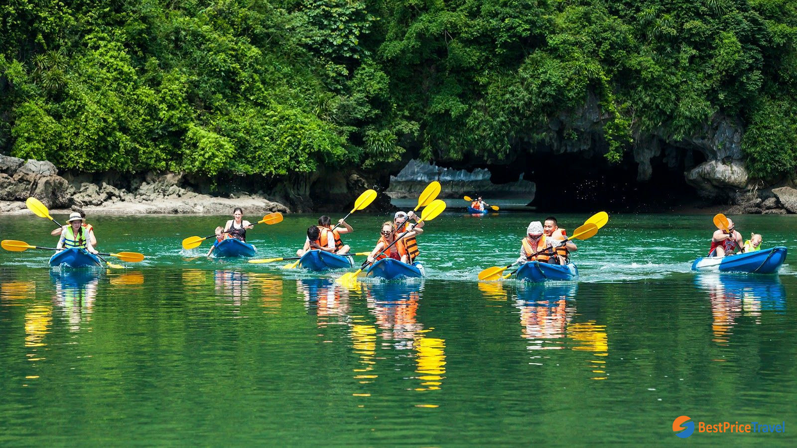 Kayak in Dark & Light Cave Lan ha Bay