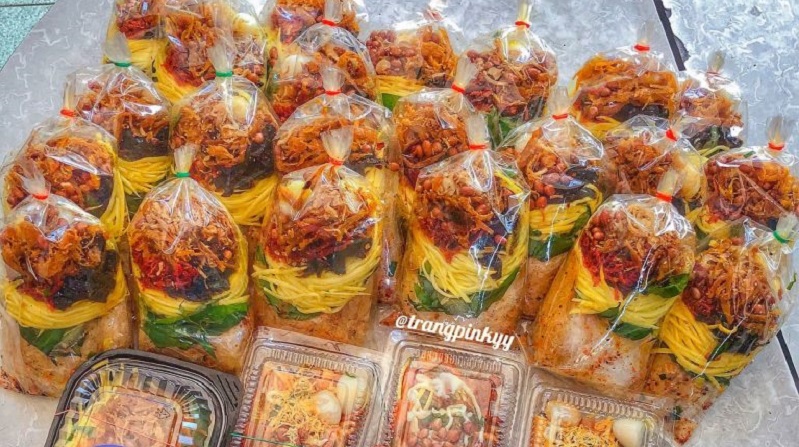 Banh Trang Tron (Mix Rice Paper)