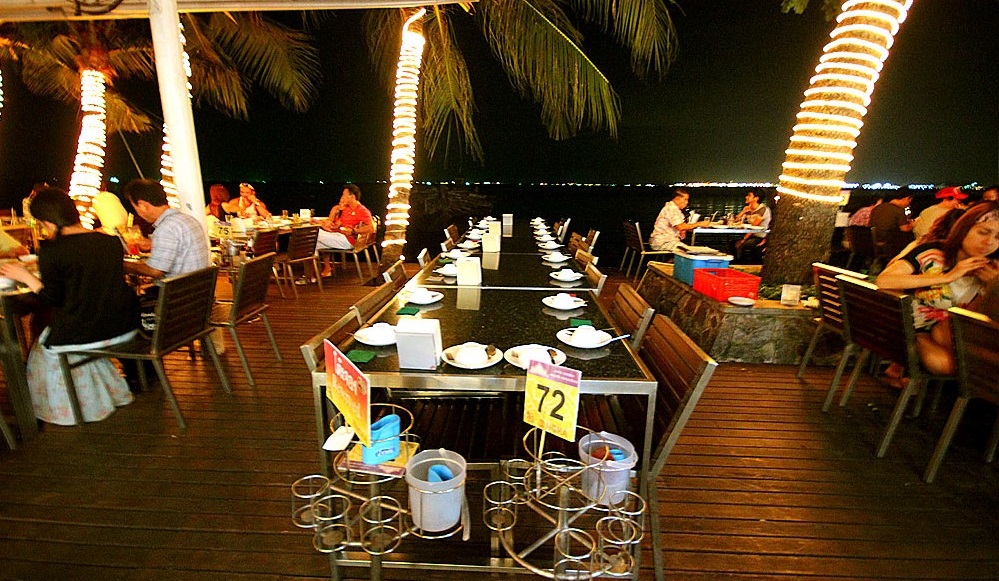 Moon Aroi Restaurant