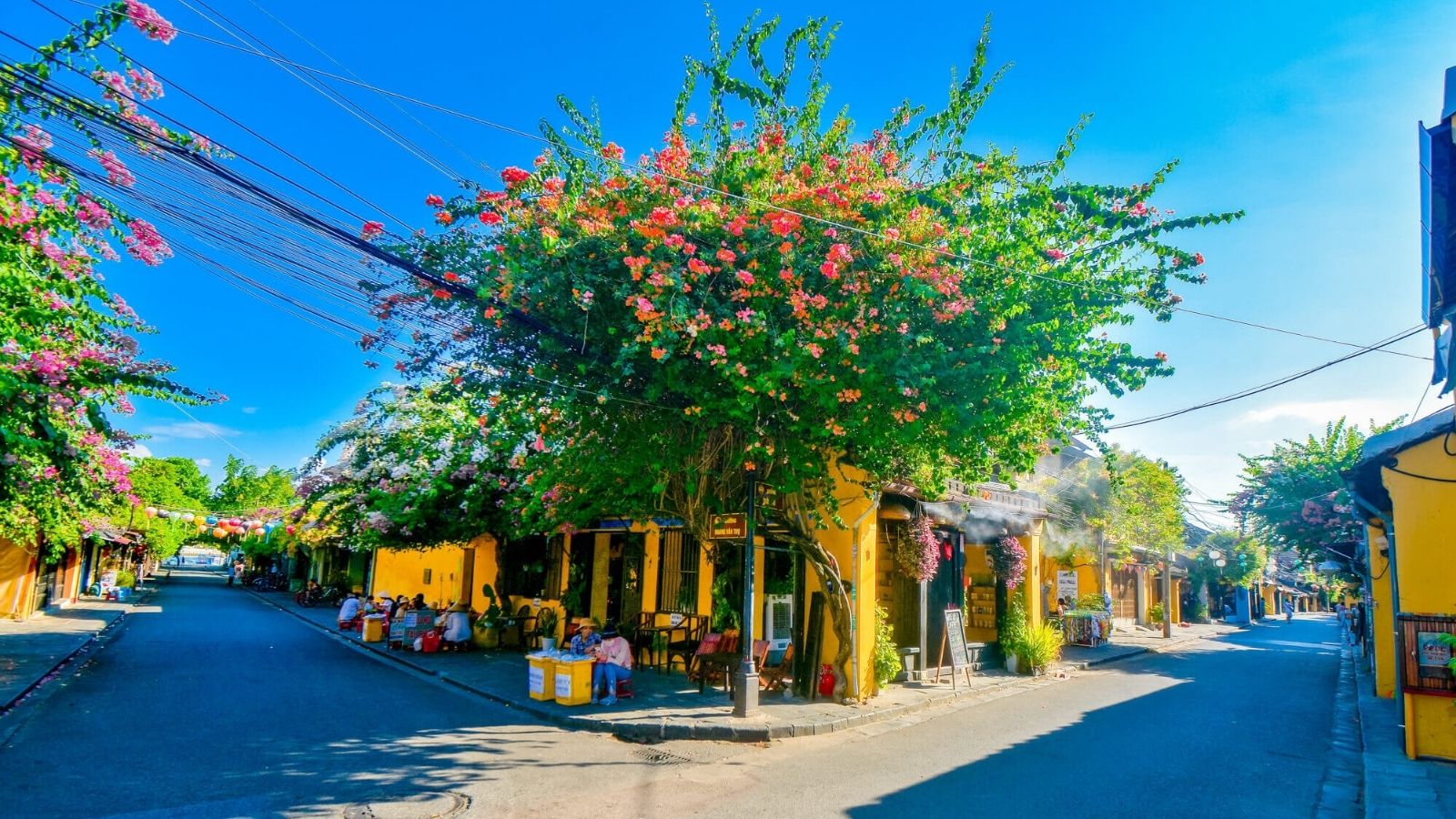 Walking in Hoi An Ancient Town