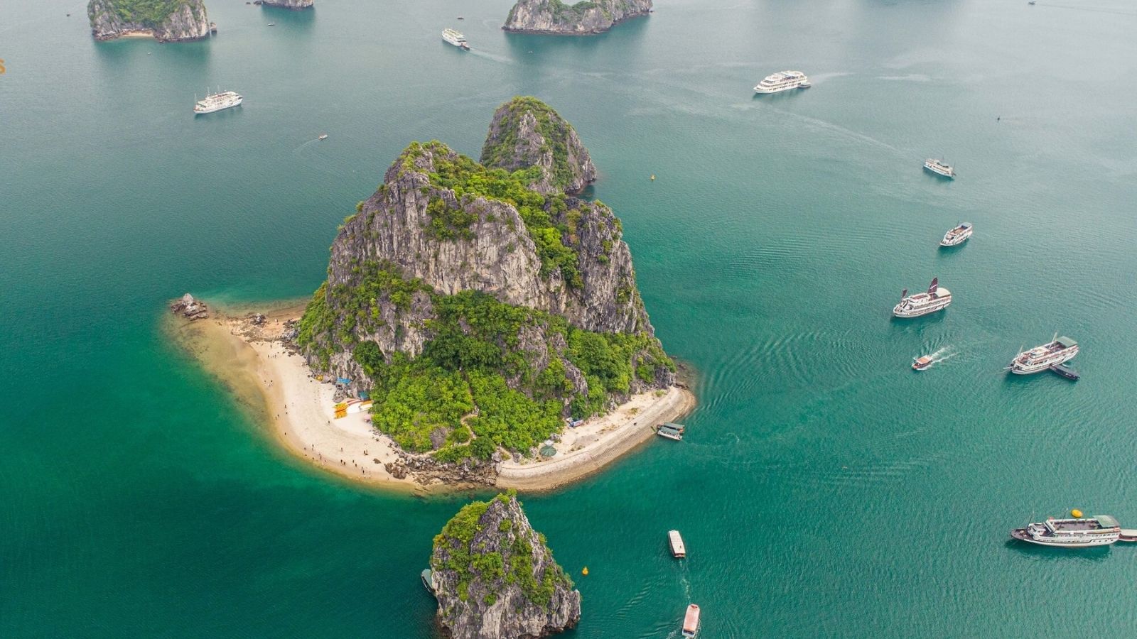 Halong Bay - The most amazing attraction in north Vietnam