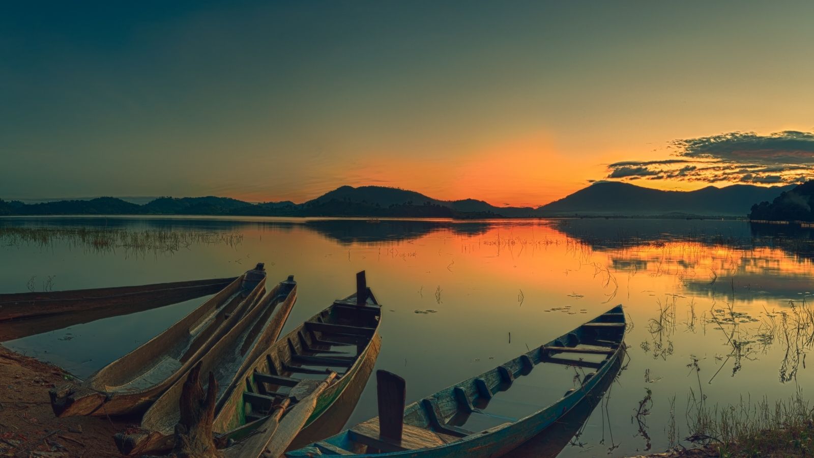 Lak Lake - untamed beauty in central highland