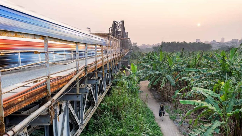Outside view of Hanoi to Halong Bay train
