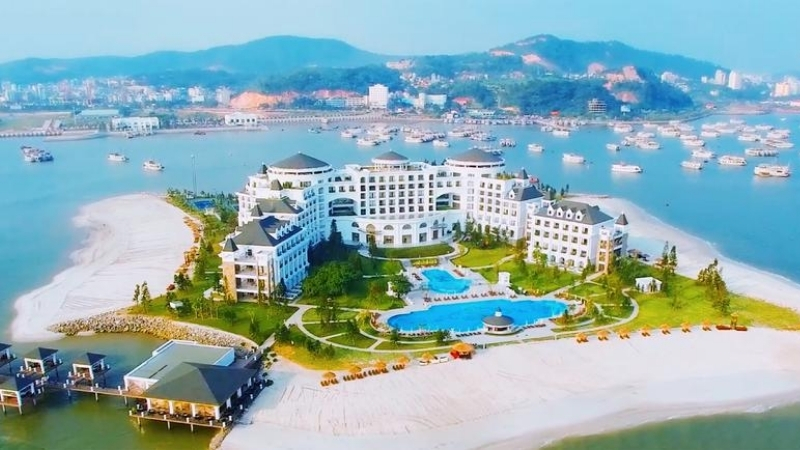 Staying in Vinpearl Halong Resort