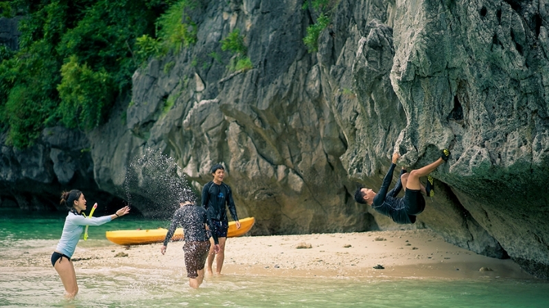 Ba Trai Dao Beach, Cat Ba Island
