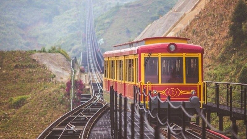 Sapa Mountain Climbing Train