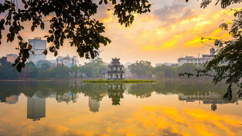 Sunset in Hoan kiem Lake