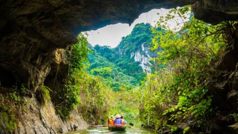 Trang An Grottoes - Caves in Ninh Binh