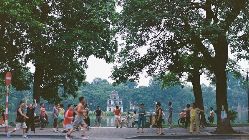 Hoan Kiem Lake in the early morning