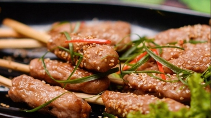 Nem Lui (Lemongrass skewers)