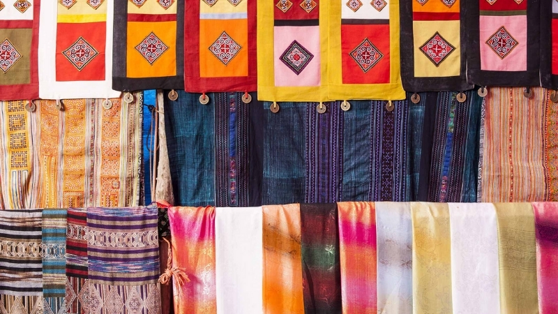 Buy silk at Hang Gai Street