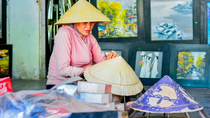 Learn to make conical hats