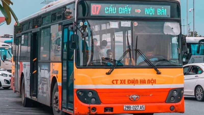 Bus no 07 Hanoi Airport to Old quarter