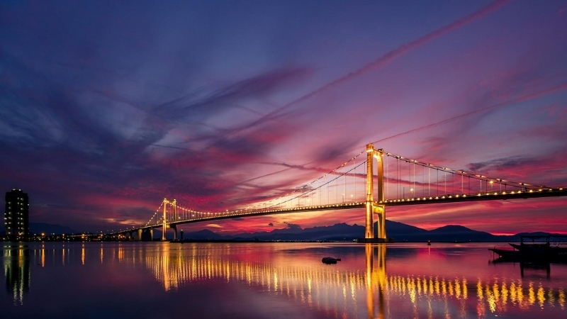 Sunset in Da Nang Bridges