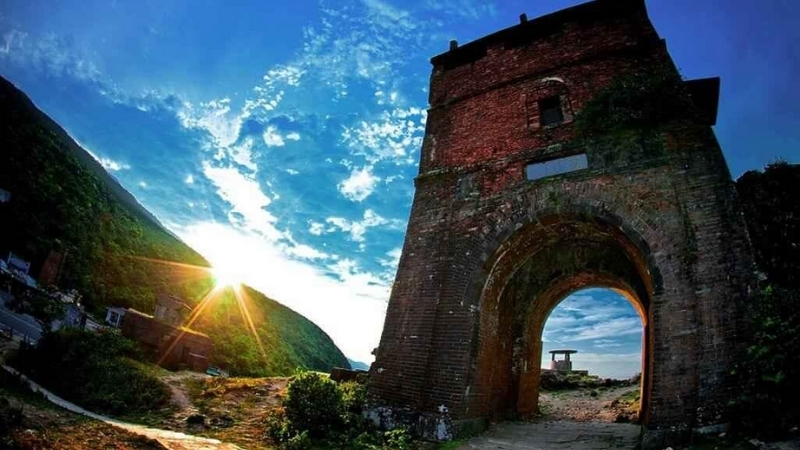 Enjoy sunrise in Hai Van Pass
