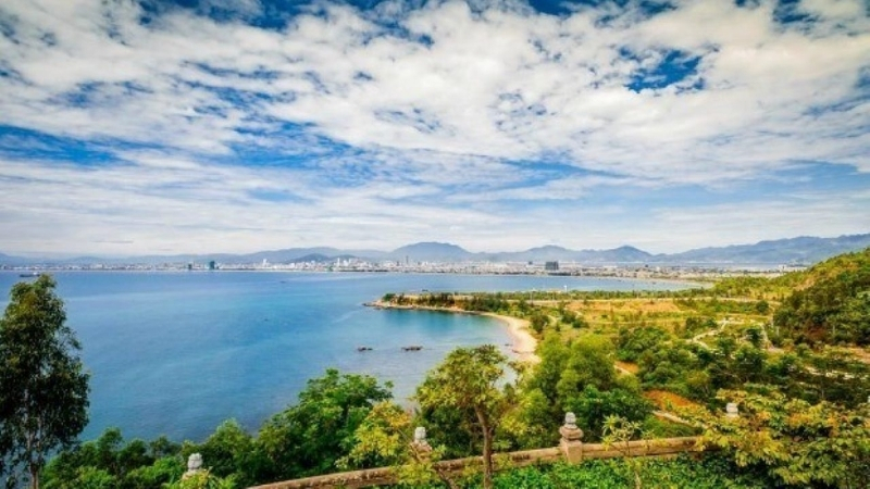 Discover Son Tra Penisula