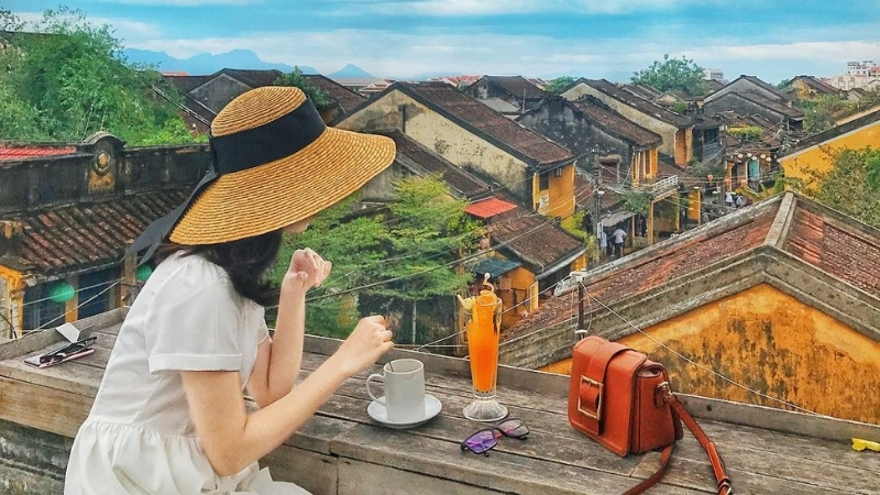 Enjoy coffee from above