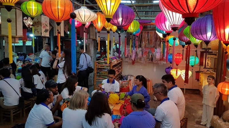 Have a Hoi An handicraft-making lesson