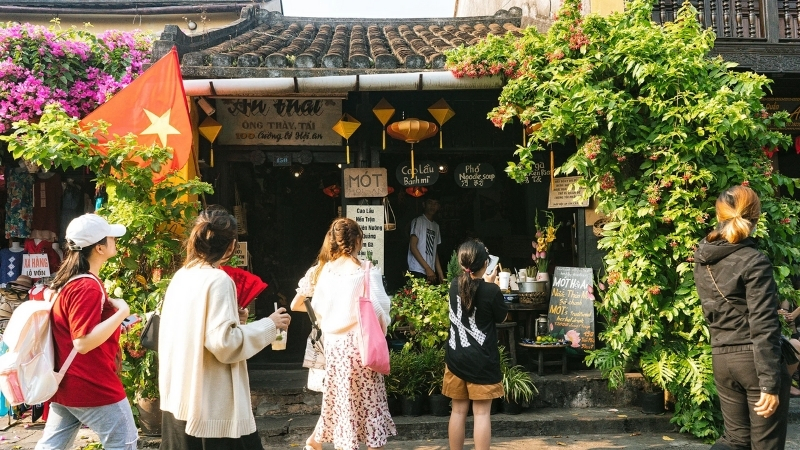 Queue patiently to try the unique herbal Mot Tea
