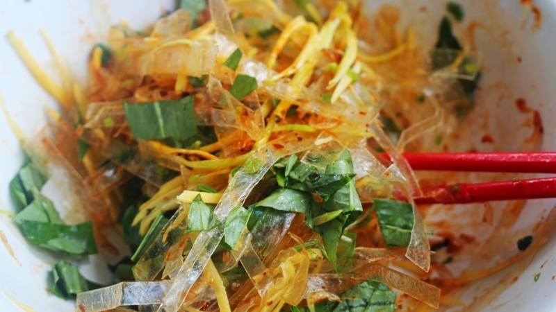 Mixed Rice Paper Salad (Banh Trang Tron)&nbsp;