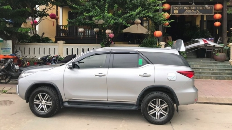 Private car is most privacy and comfortable ways to travel from Da Nang to Hue