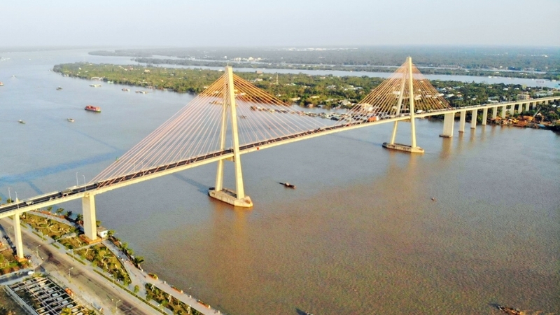 Having a panoramic view from the Rach Mieu bridge