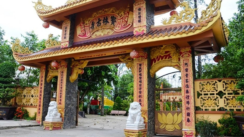 Buu Lam Pagoda