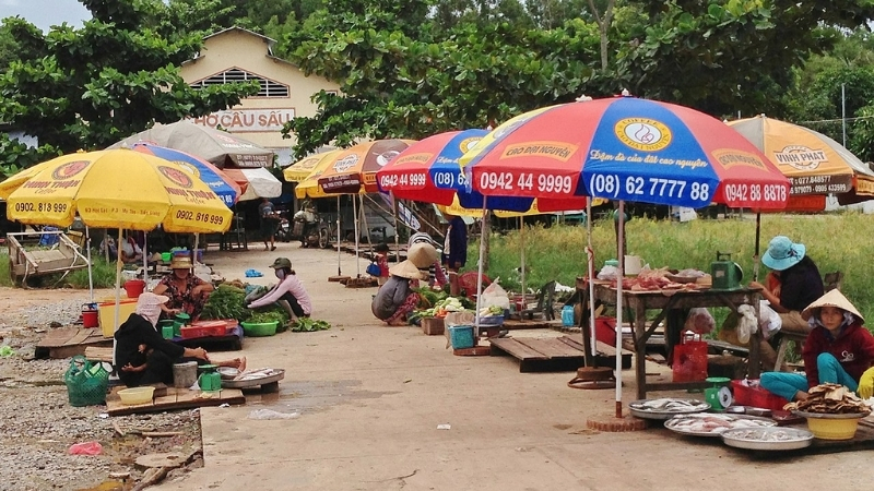 Cau Sau Market 