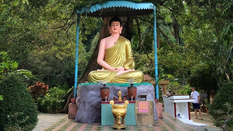 Hung Long Tu Pagoda (Su Muon pagoda)
