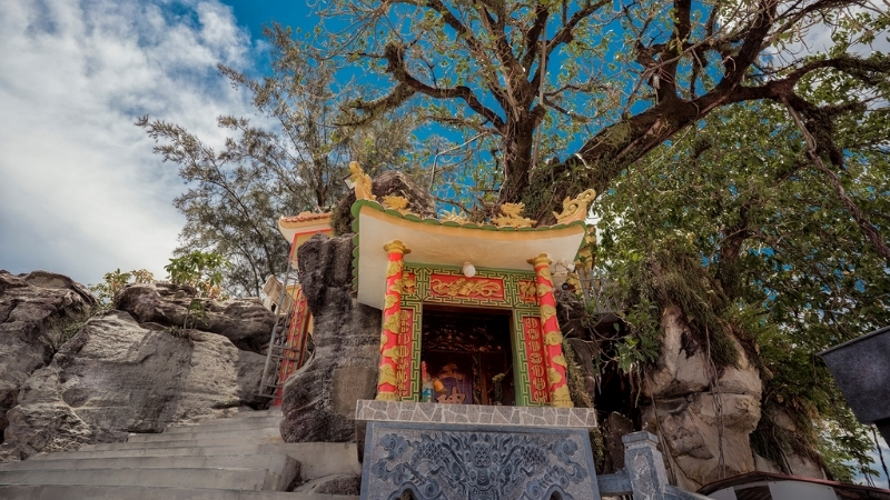 Dinh Cau Rock (Cau Temple)