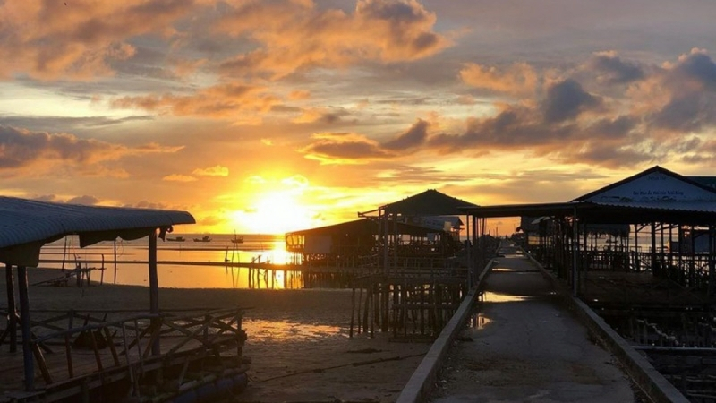 Dinner by the sea at Ham Ninh Fishing Village