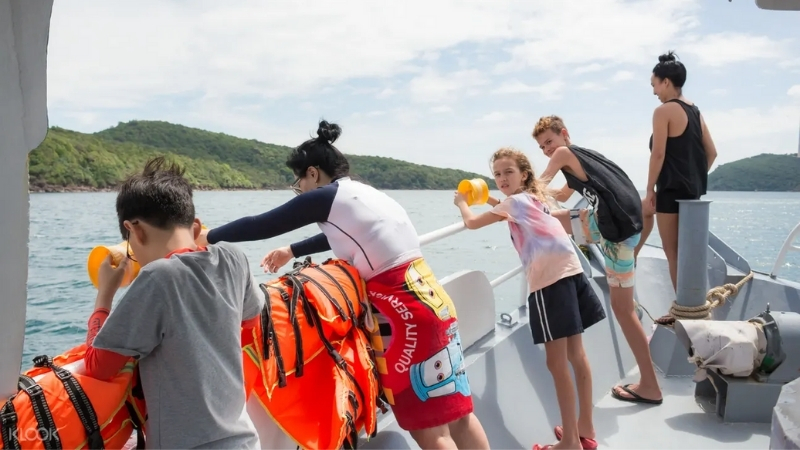 Go fishing and explore the desert island