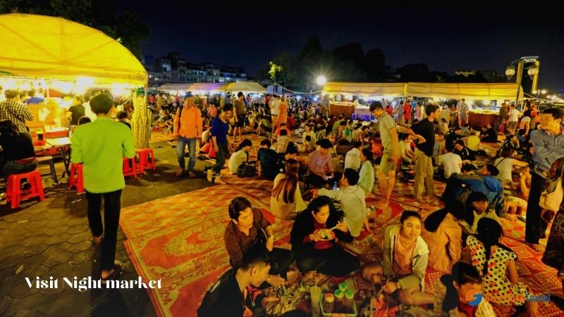 Phsa Reatrey night Market in Phnom Penh