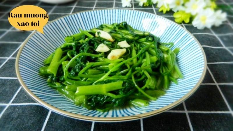 rau muong xao toi - family food Vietnam