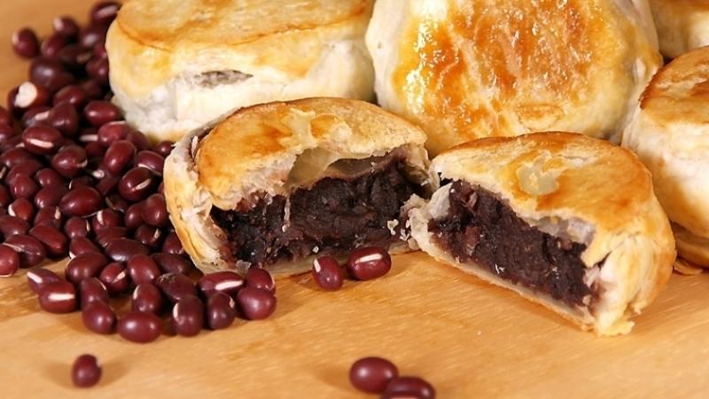 Vietnamese mooncake flavors - Red/Green bean paste