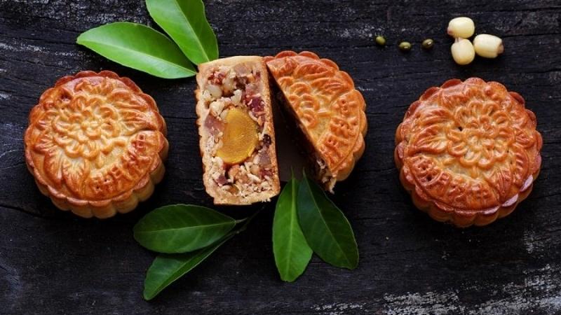 Vietnamese mooncakes flavors - Traditional mixed nuts