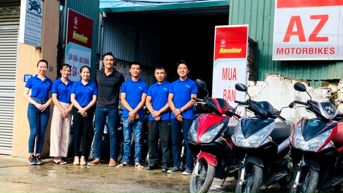 Professional and enthusiastic AZ Motorbikes Team