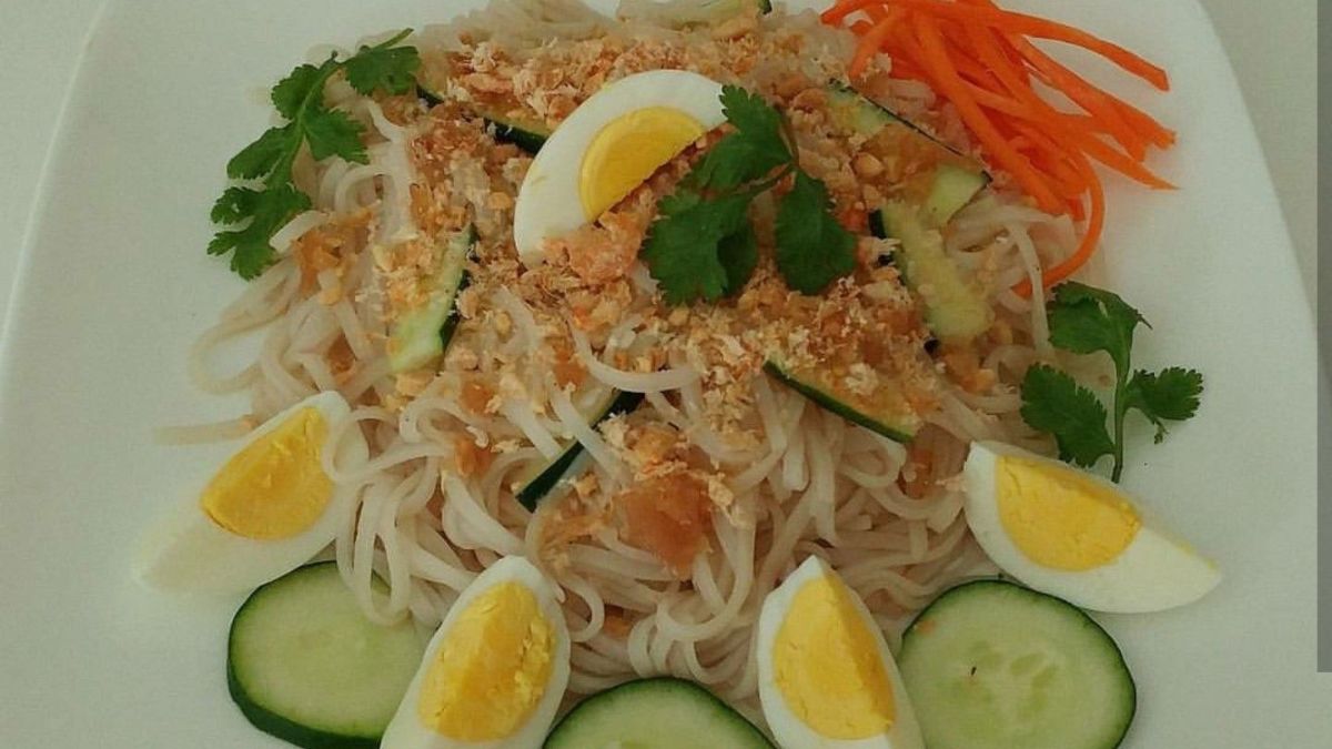 Mee Kola
