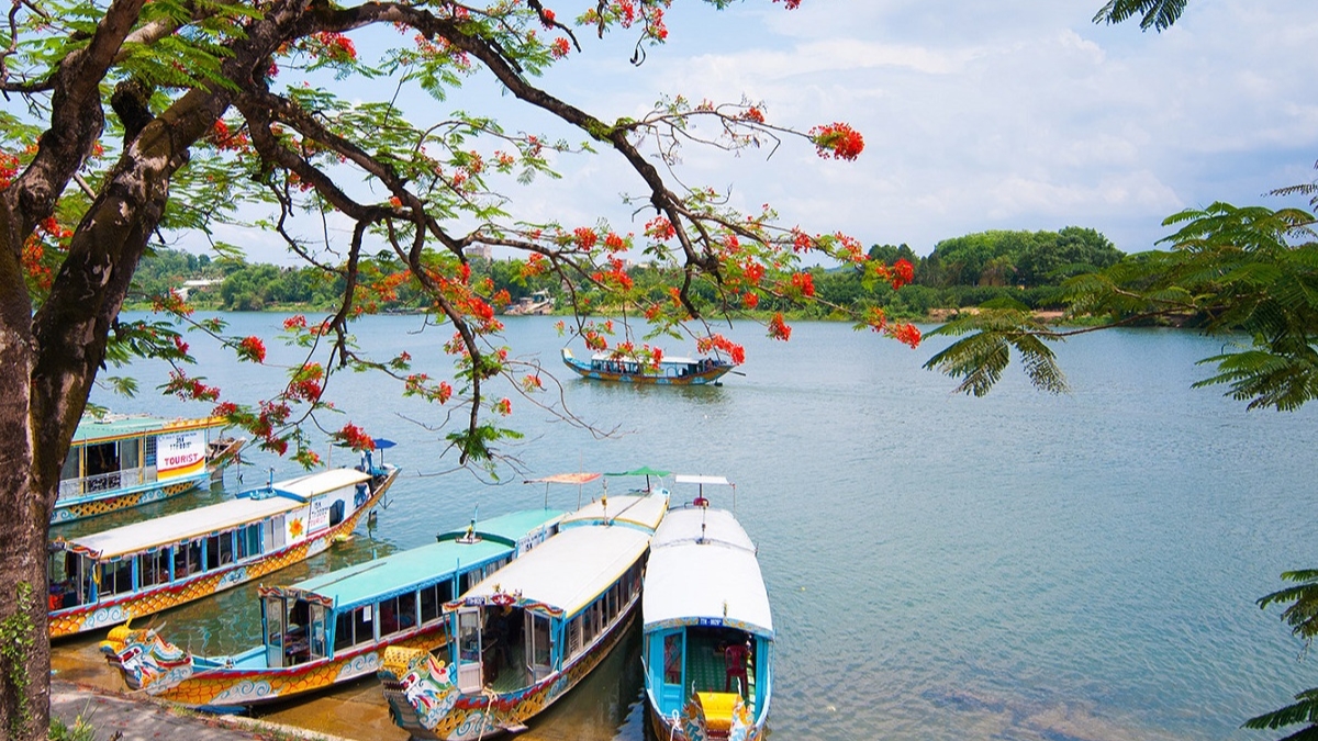 The romantic Huong River
