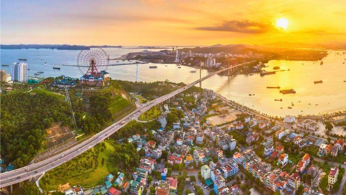 Refreshing Yourself With Beach Activities And Entertainment In Bai Chay