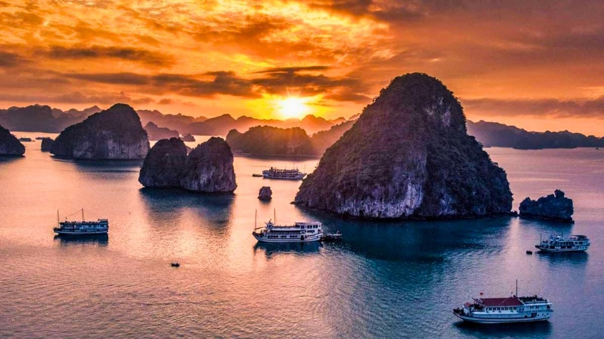 Masterpiece Halong Bay In Winter (Image Internet)