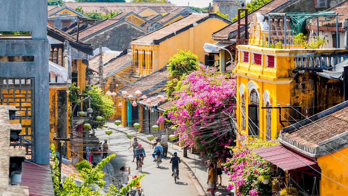 Take A Stroll Through The Hoi An Ancient Town