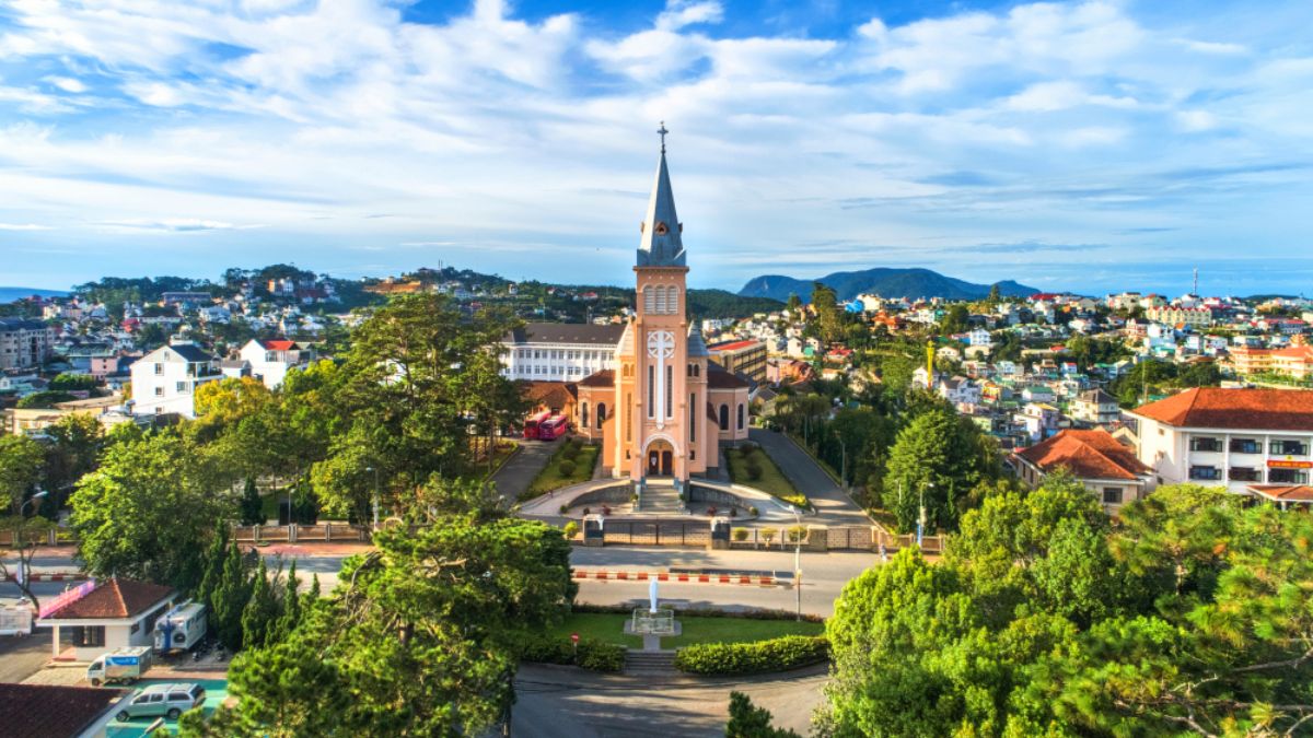 Visit The Romantic City Of Da Lat