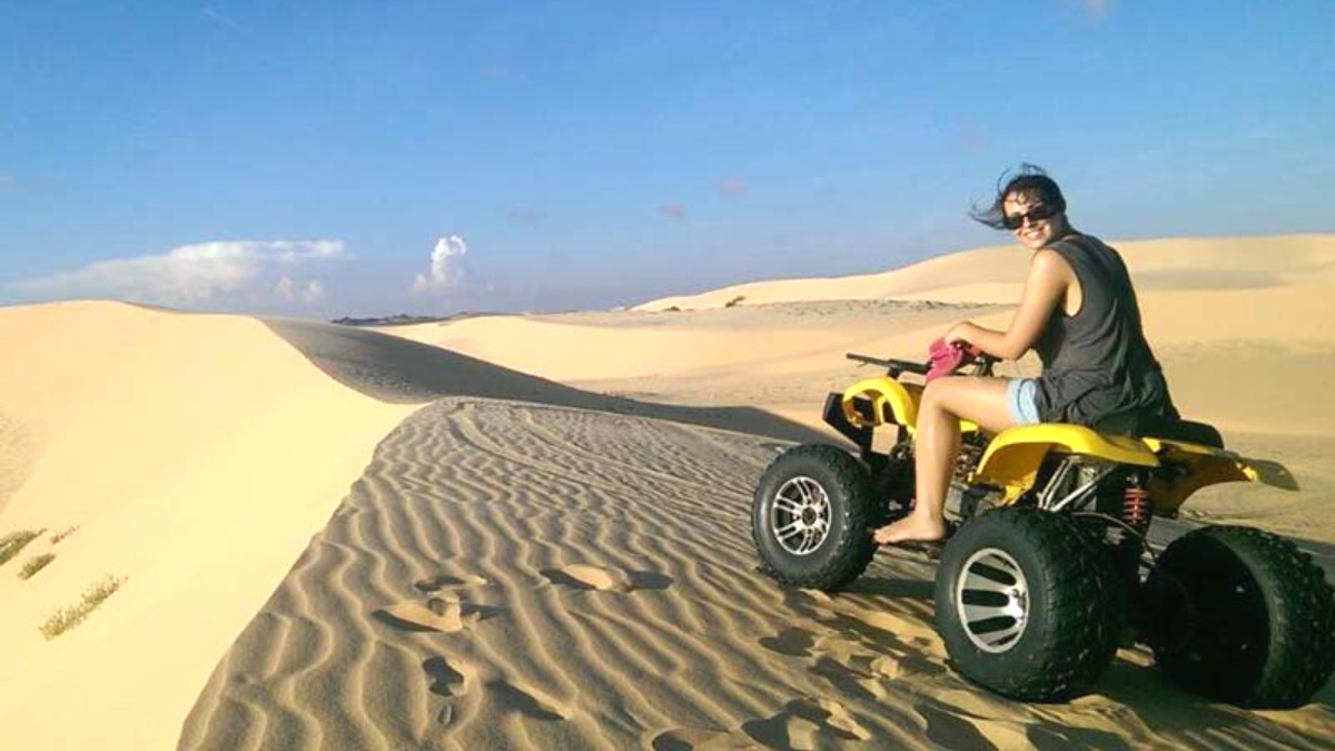 Enjoy breathtaking Red & White Sandune In Mui Ne By Jeep